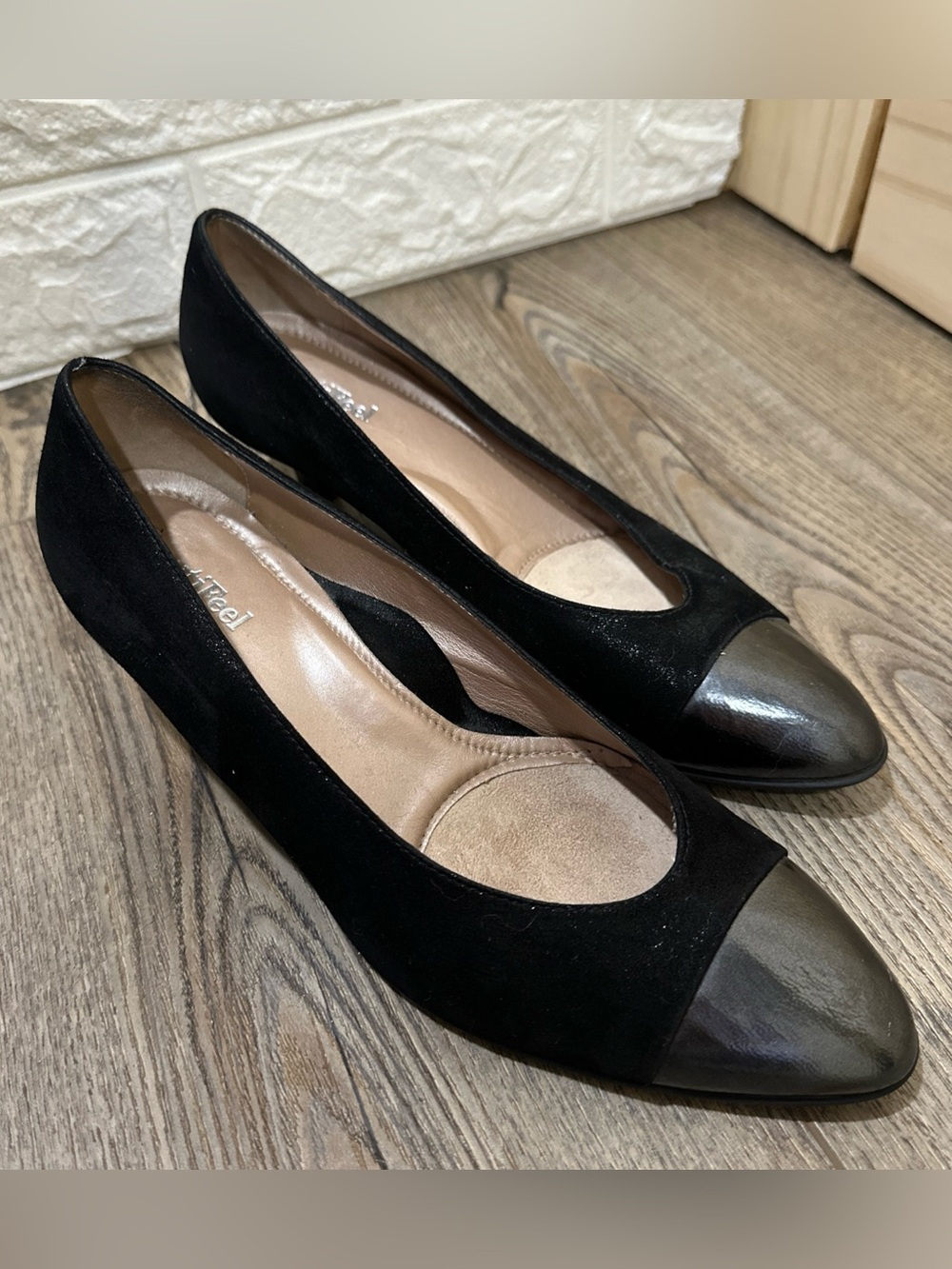 BeautiFeel Womens US 7.5-8 EU 38 Black Silver Suede Leather Cap Toe Pumps